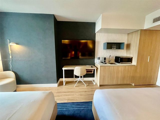 159 NE 6th St 1806, Miami, FL 33132