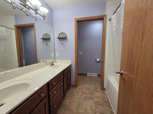 W7918 Payton Drive, Pardeeville, WI 53954