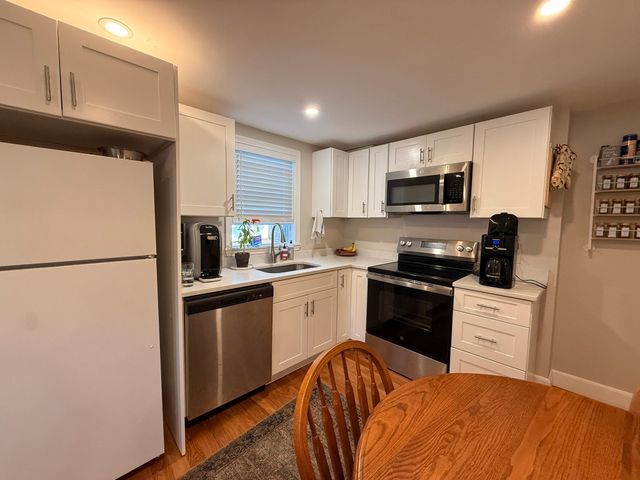 26-28 Hamilton Rd 26, Wakefield, MA 01880