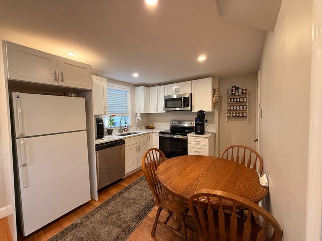 26-28 Hamilton Rd 26, Wakefield, MA 01880
