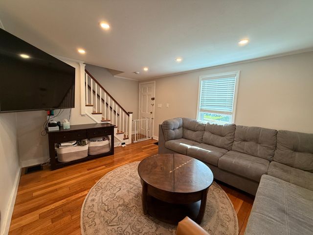 26-28 Hamilton Rd 26, Wakefield, MA 01880
