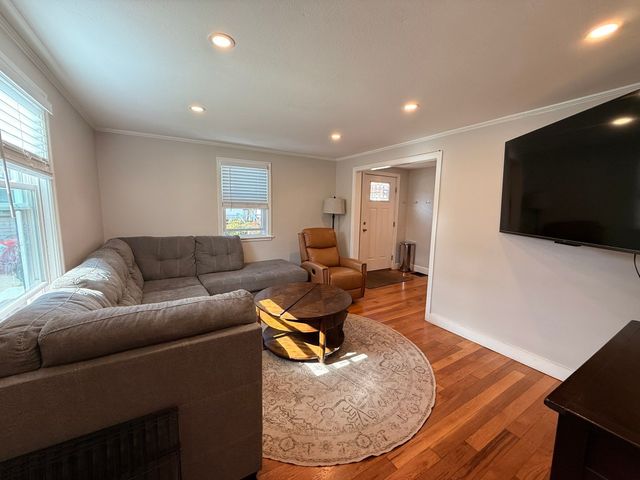 26-28 Hamilton Rd 26, Wakefield, MA 01880