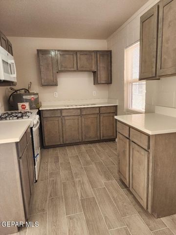 7837 West Drive 3, El Paso, TX 79915