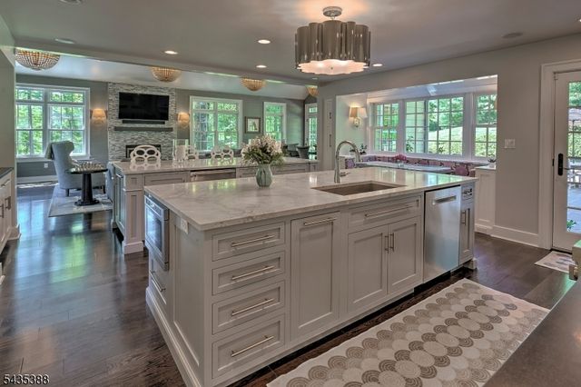 210 Douglass Ave, Bernardsville Boro, NJ 07924