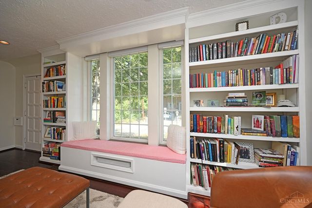 3301 Maplecrest Place, Cincinnati, OH 45209