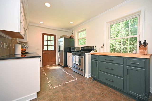 3301 Maplecrest Place, Cincinnati, OH 45209