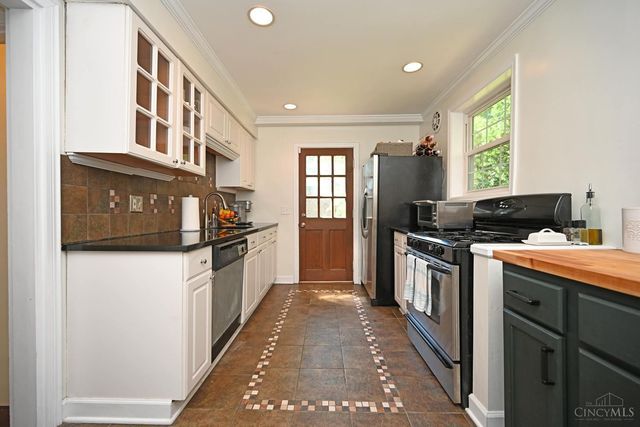 3301 Maplecrest Place, Cincinnati, OH 45209