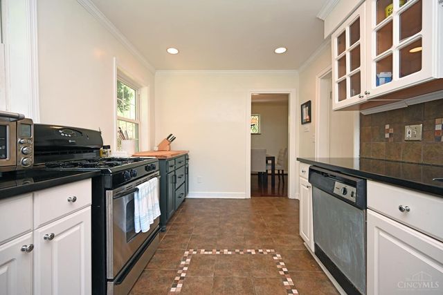 3301 Maplecrest Place, Cincinnati, OH 45209