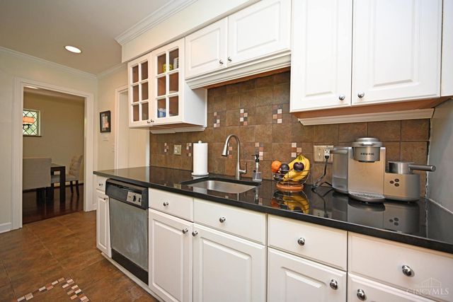 3301 Maplecrest Place, Cincinnati, OH 45209