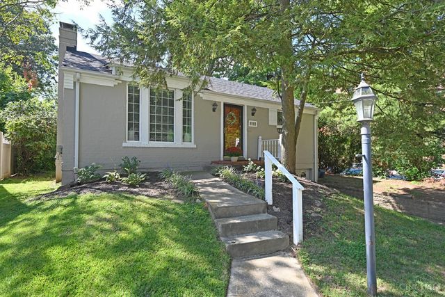 3301 Maplecrest Place, Cincinnati, OH 45209