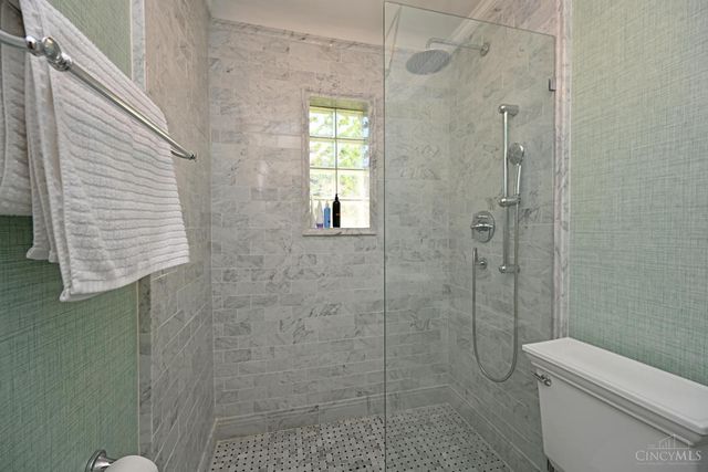 3301 Maplecrest Place, Cincinnati, OH 45209