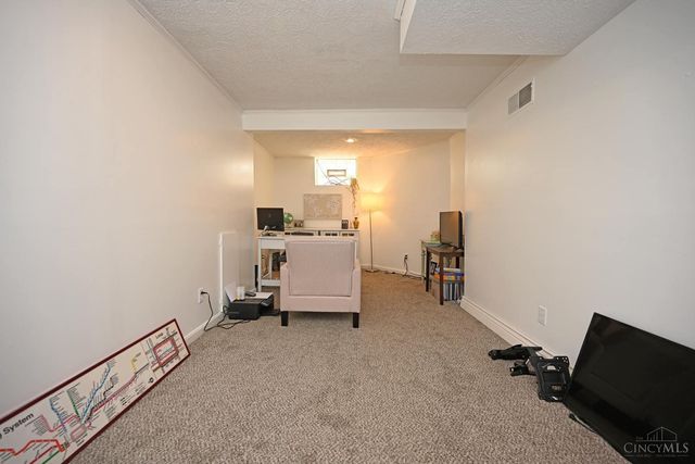 3301 Maplecrest Place, Cincinnati, OH 45209