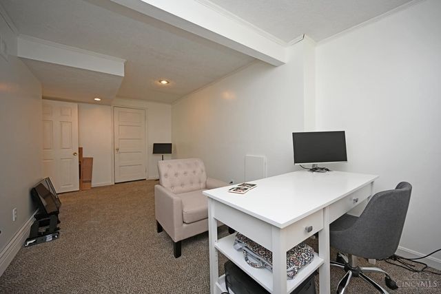 3301 Maplecrest Place, Cincinnati, OH 45209