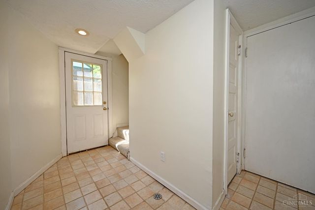 3301 Maplecrest Place, Cincinnati, OH 45209