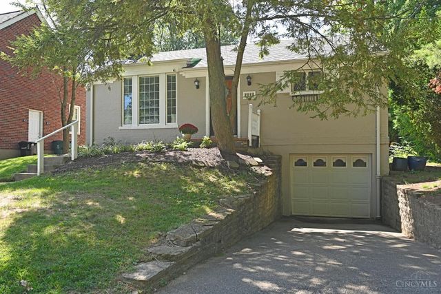 3301 Maplecrest Place, Cincinnati, OH 45209