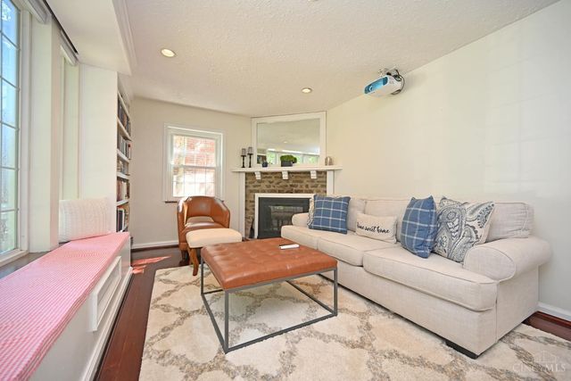 3301 Maplecrest Place, Cincinnati, OH 45209