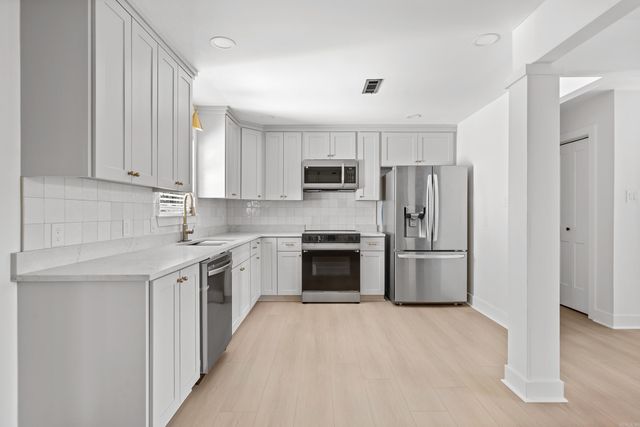 10 Castle Hill Court, Little Rock, AR 72227