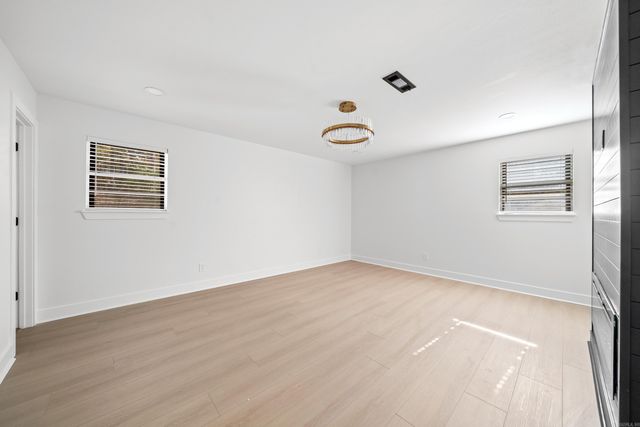 10 Castle Hill Court, Little Rock, AR 72227