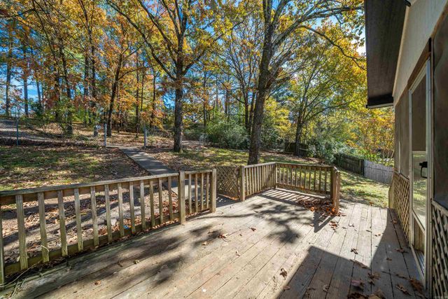 10 Castle Hill Court, Little Rock, AR 72227