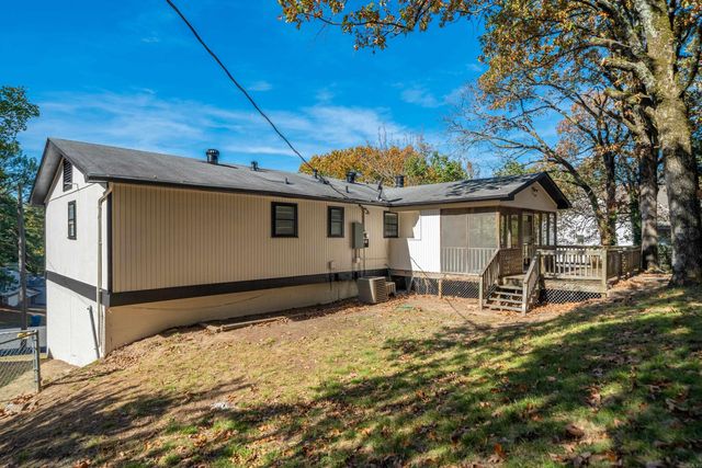 10 Castle Hill Court, Little Rock, AR 72227