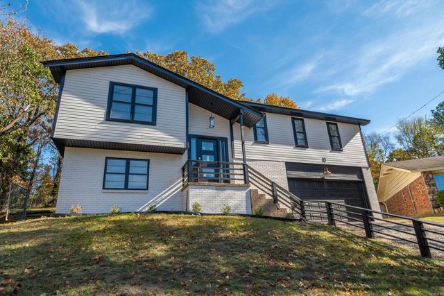 10 Castle Hill Court, Little Rock, AR 72227