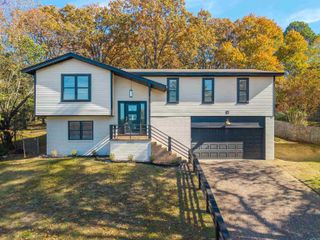 10 Castle Hill Court, Little Rock, AR 72227