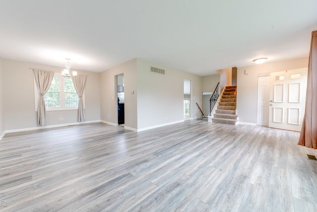5S735 Park Meadow Drive, Naperville, IL 60540