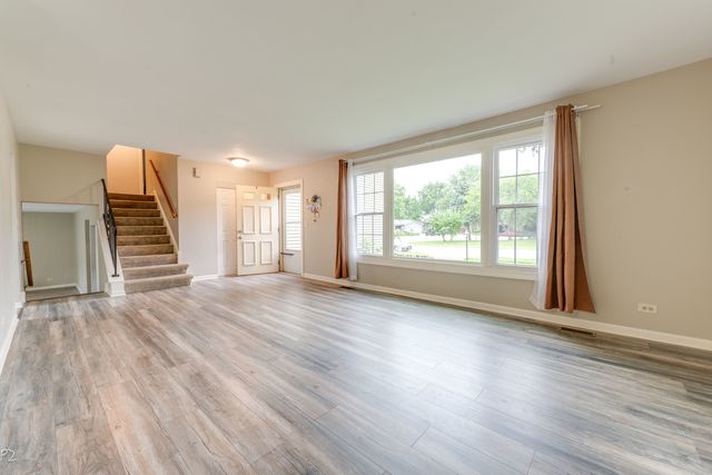 5S735 Park Meadow Drive, Naperville, IL 60540