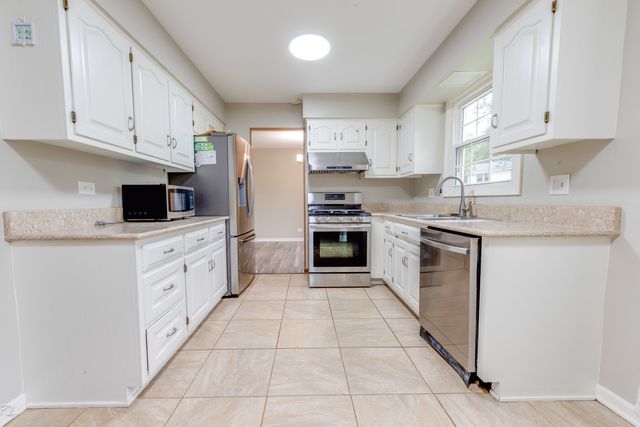 5S735 Park Meadow Drive, Naperville, IL 60540