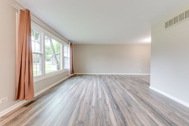 5S735 Park Meadow Drive, Naperville, IL 60540