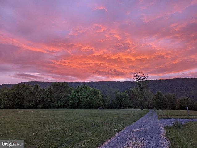 902 MISTY MEADOW LN, Bentonville, VA 22610