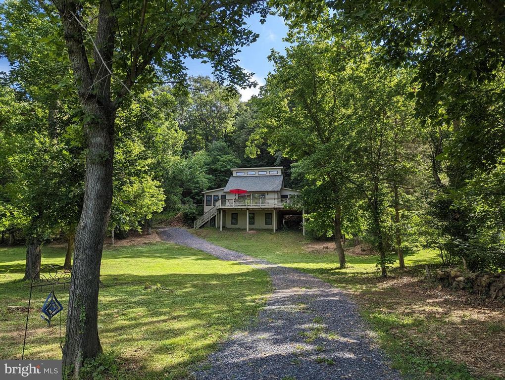 902 MISTY MEADOW LN, Bentonville, VA 22610