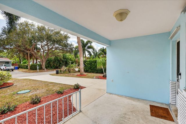 2631 NE Myrtle Street, Jensen Beach, FL 34957