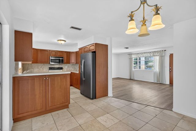 2631 NE Myrtle Street, Jensen Beach, FL 34957