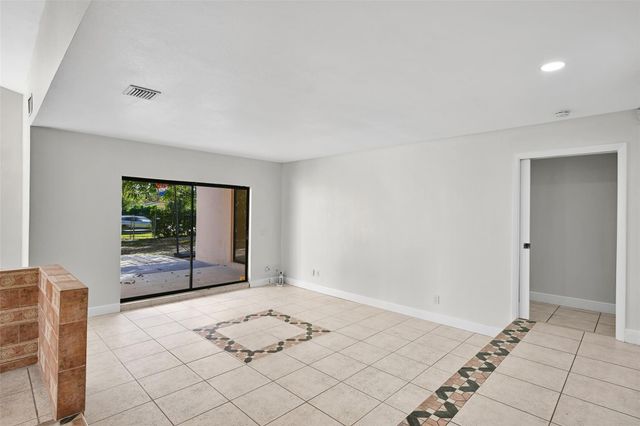 11136 NW 1st Place, Coral Springs, FL 33071