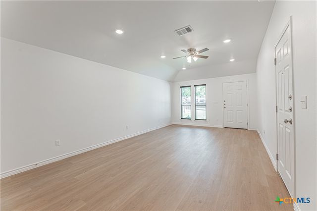 423 E Beeline Ln Lane, Harker Heights, TX 76548