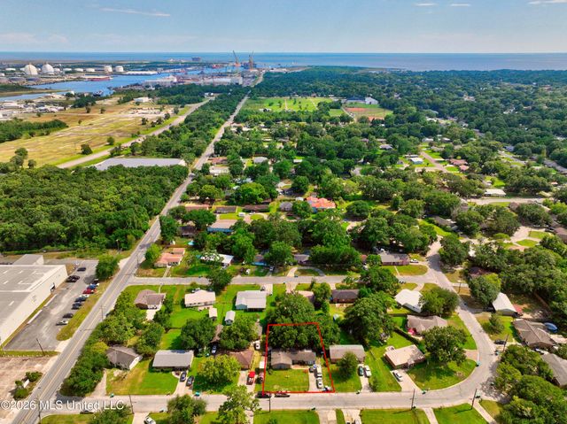 4710 Coronada Avenue, Pascagoula, MS 39581