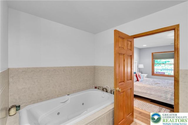 5194 Hamilton S, Hamilton Twp, PA 18353