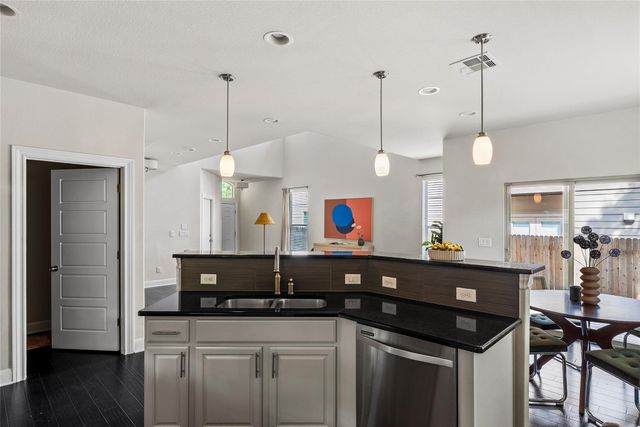 7709 Menchaca RD 14, Austin, TX 78745