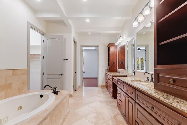 101 Blanco CT, Horseshoe Bay, TX 78657