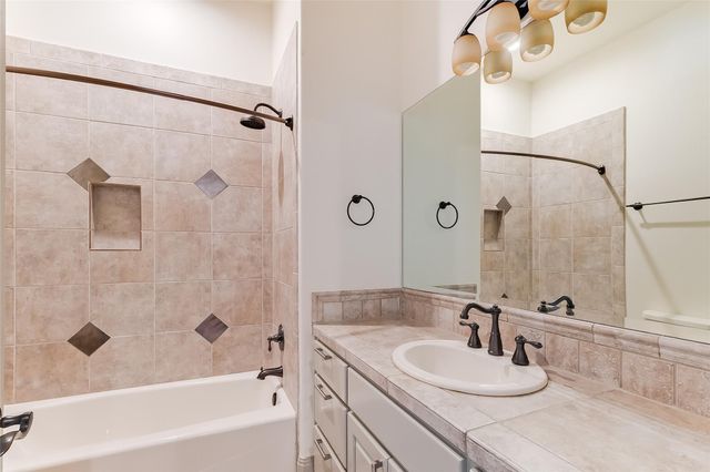 101 Blanco CT, Horseshoe Bay, TX 78657