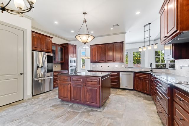 101 Blanco CT, Horseshoe Bay, TX 78657