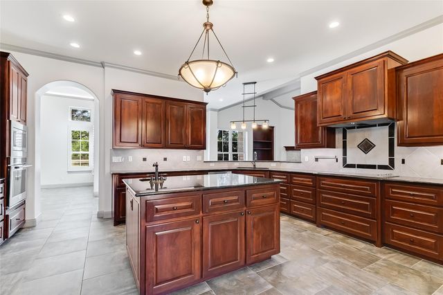 101 Blanco CT, Horseshoe Bay, TX 78657