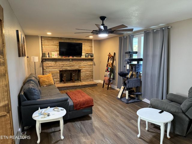 8415 Morgan County Hwy, Sunbright, TN 37872