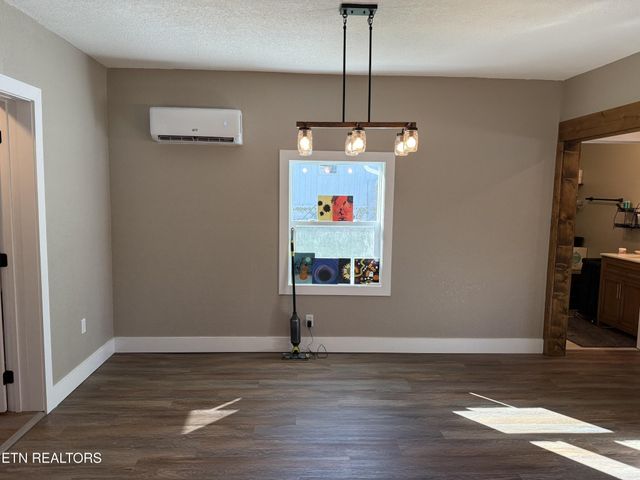 8415 Morgan County Hwy, Sunbright, TN 37872