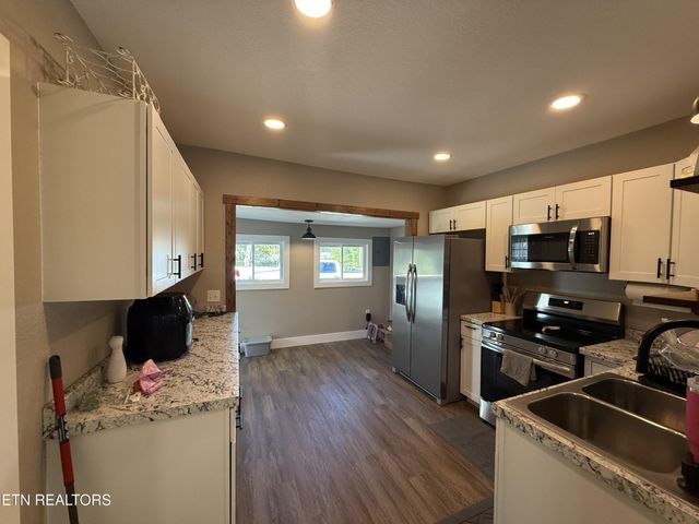 8415 Morgan County Hwy, Sunbright, TN 37872