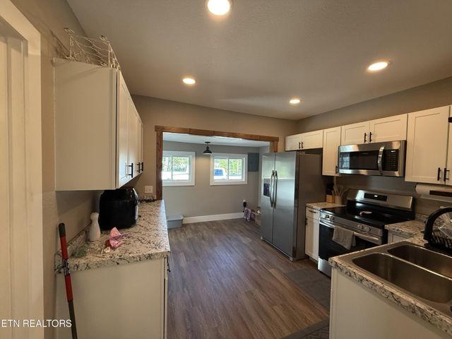 8415 Morgan County Hwy, Sunbright, TN 37872