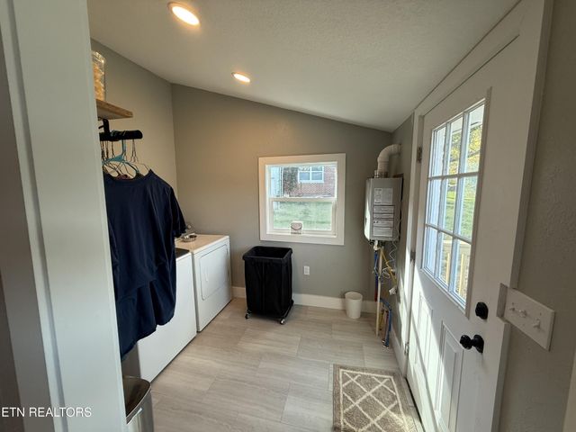 8415 Morgan County Hwy, Sunbright, TN 37872