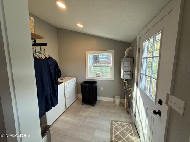 8415 Morgan County Hwy, Sunbright, TN 37872