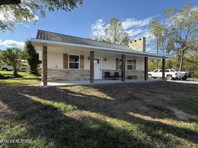 8415 Morgan County Hwy, Sunbright, TN 37872